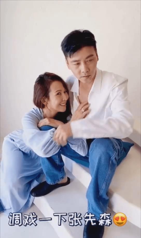 你朋友也背着你偷偷当“舔狗”吗?大家好,最近我突然发现,身边的直男让我对“雄竞”有了一点新的认识。@阿显 在家苦练三周rap,就为了生日当天能赢过朋友带来的新男友。@小羊 作为一个直男,他的雄竞时刻是偷学了点化妆技巧,每天上班都会戴上假刘海,再刷两笔眉毛。@陈晨 发现心机弟弟每次打球只穿小一号的T恤,他说这样一抬手就能露出自己线条紧致的肱二头肌。你呢,作为一个男生,是不是也有自己不为人知的“雄竞”小心思?又或者,作为一个女生,你见证过身边男性暗暗发力较量的时刻。点击 雄竞秘籍 ,来给哥几个传授两招。